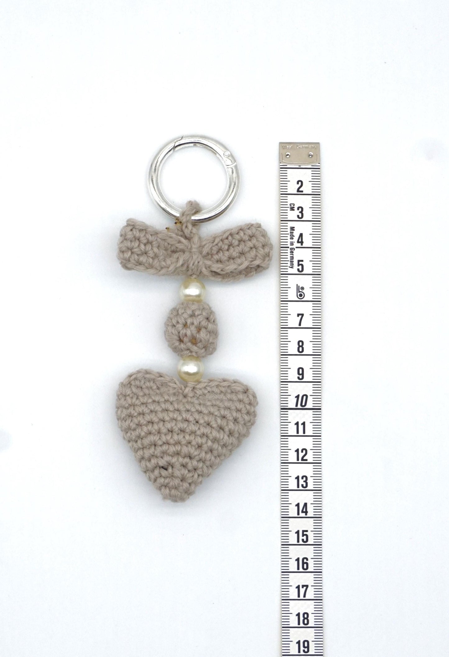 Hand-Crocheted Heart Charm – Pearl Name Bag Accessory – Natural Cotton Yarn Bag Pendant
