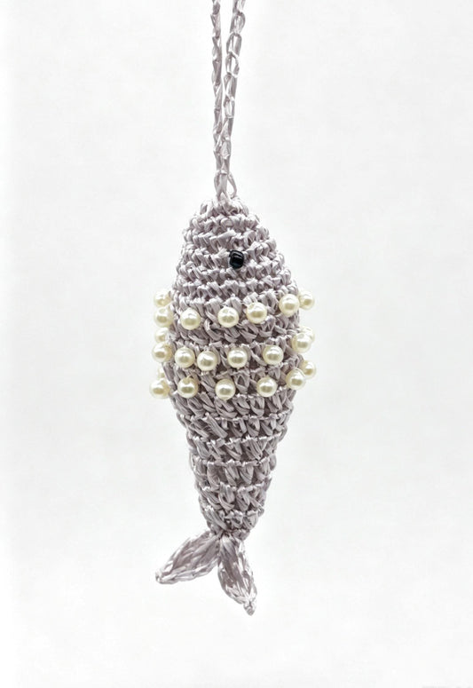 Pearl Raffia Fish Keychain: Hand-Crocheted Nautical Bag Charm
