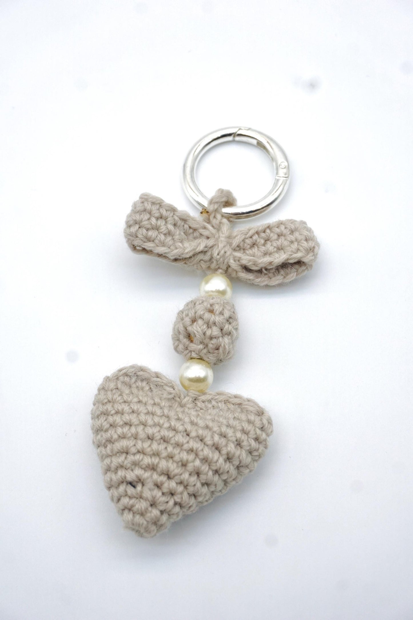 Hand-Crocheted Heart Charm – Pearl Name Bag Accessory – Natural Cotton Yarn Bag Pendant