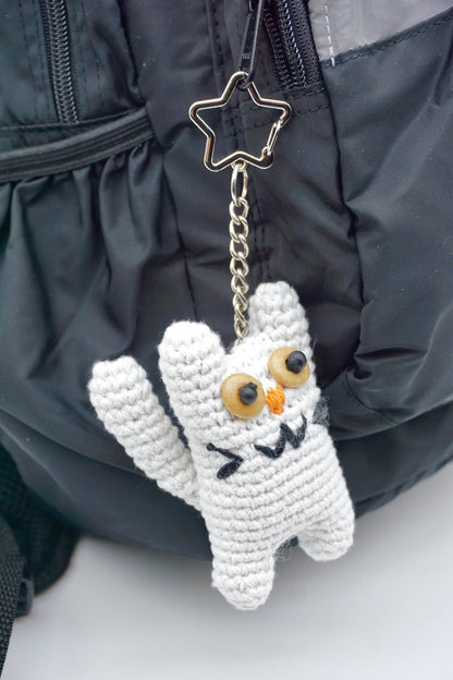 Hand-Crocheted White Cat Keychain – Natural Cotton Yarn Tassel Bag Charm
