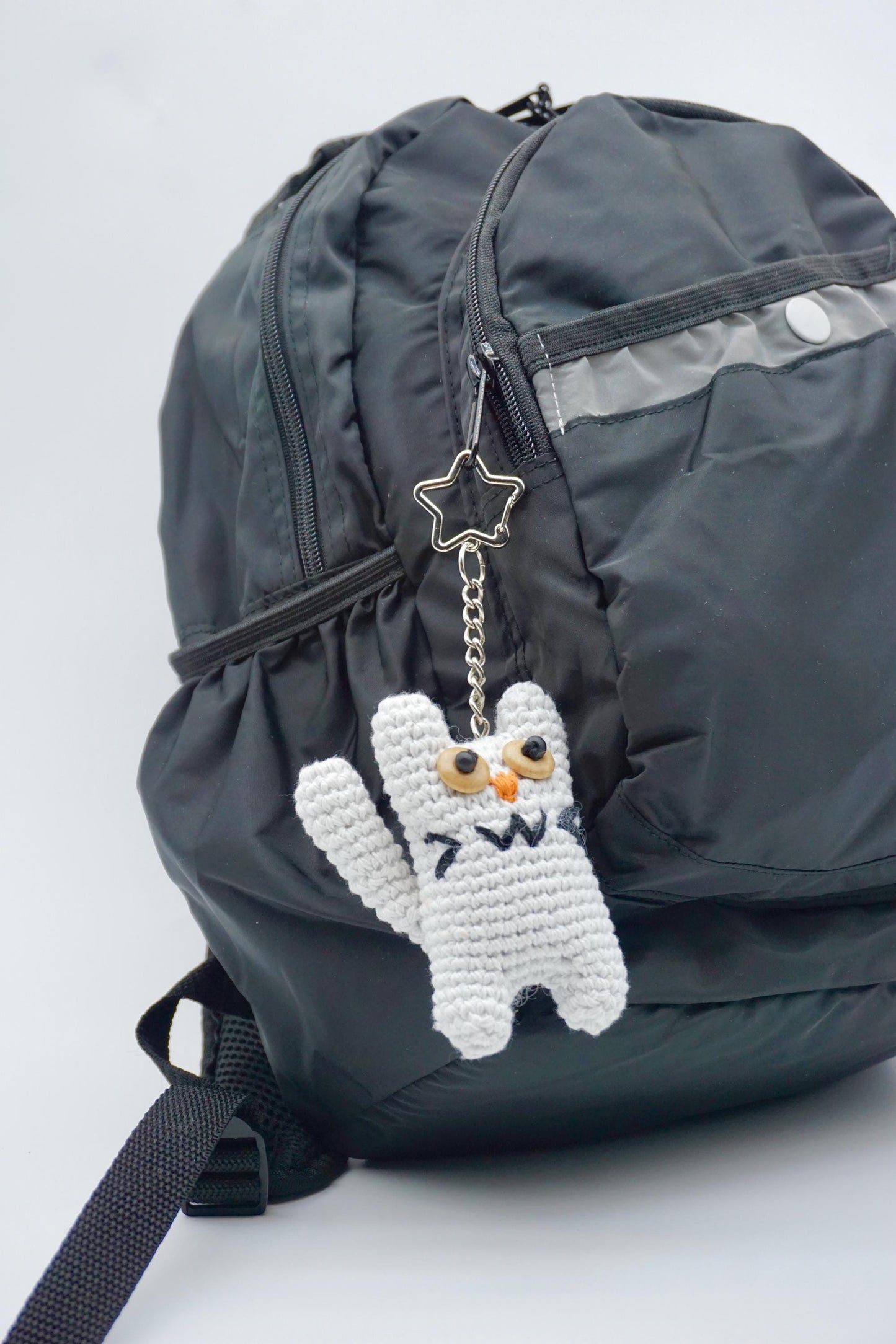 Hand-Crocheted White Cat Keychain – Natural Cotton Yarn Tassel Bag Charm