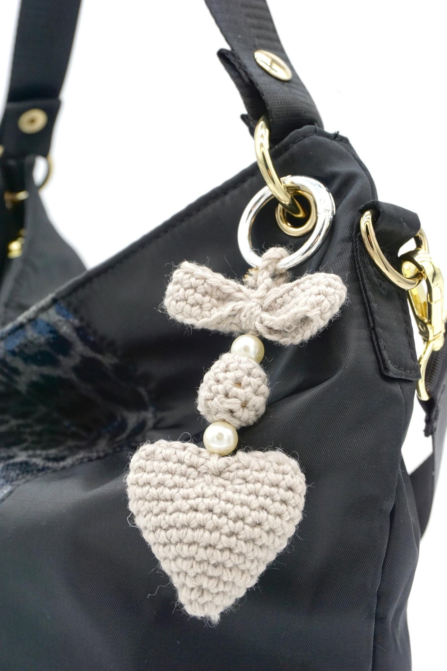Hand-Crocheted Heart Charm – Pearl Name Bag Accessory – Natural Cotton Yarn Bag Pendant