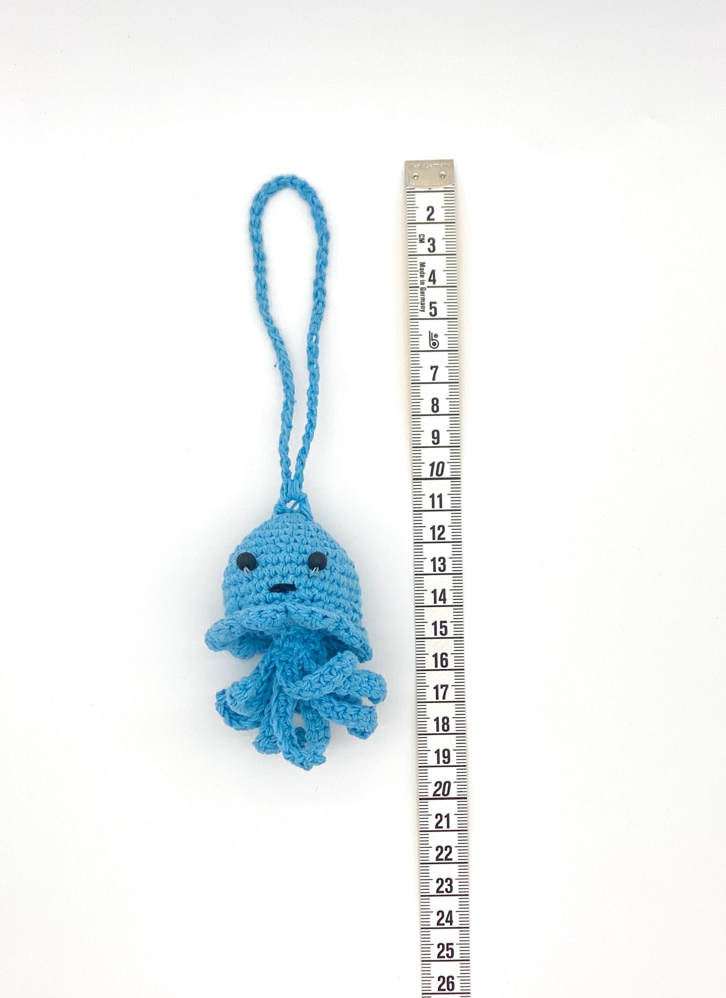 Raffia Crochet Jellyfish Keychain – Natural Paper Cord Tassel Bag Charm – Ocean Themed Accessory
