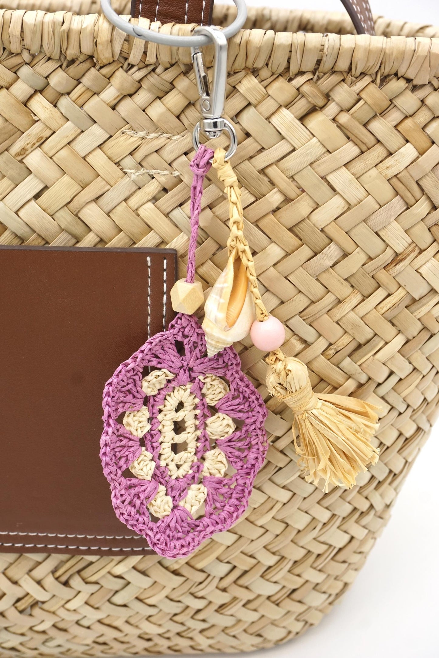 Handmade Crochet Shell Tassel Keychain – Boho Seashell Bag Charm, Coastal Accessory