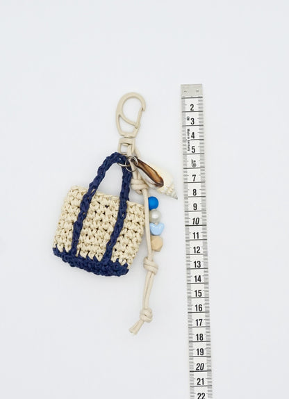 Crochet Raffia Mini Straw Tote Bag Charm – Conch Shell Beaded Keychain Accessory