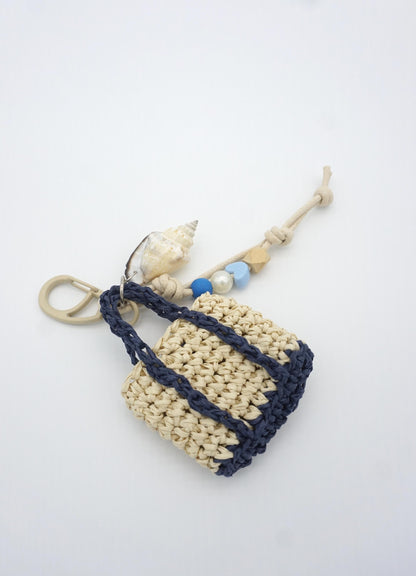 Crochet Raffia Mini Straw Tote Bag Charm – Conch Shell Beaded Keychain Accessory