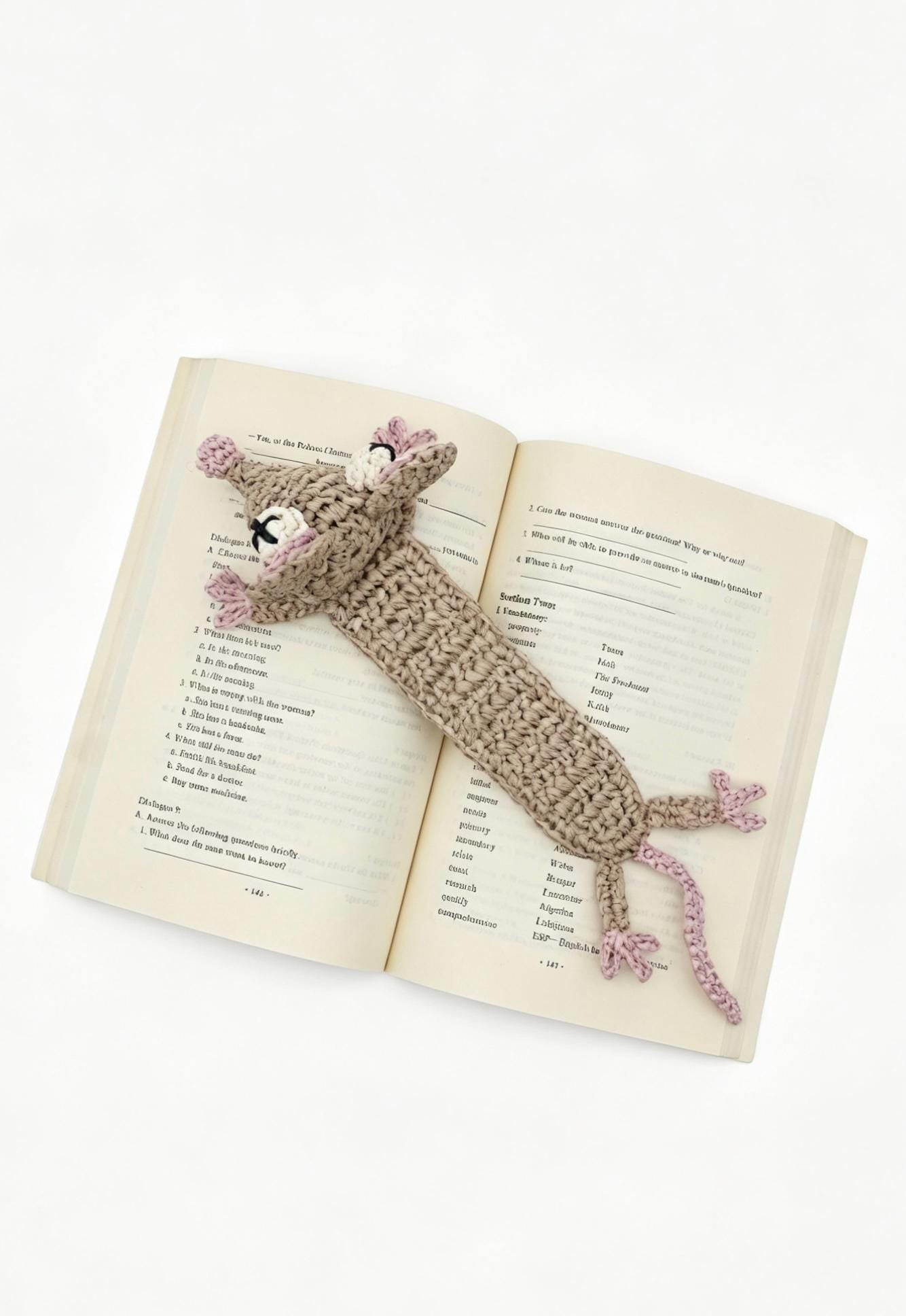 Crochet Raffia Mouse Bookmark: Handmade Woven Animal Page Marker