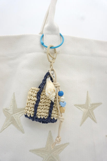 Crochet Raffia Mini Straw Tote Bag Charm – Conch Shell Beaded Keychain Accessory